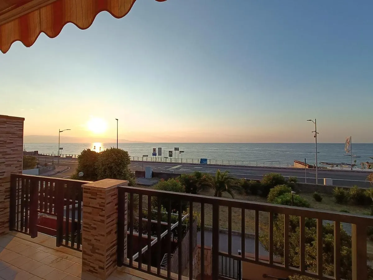 La Riva Del Mare Apartment Santa Teresa Di Riva
