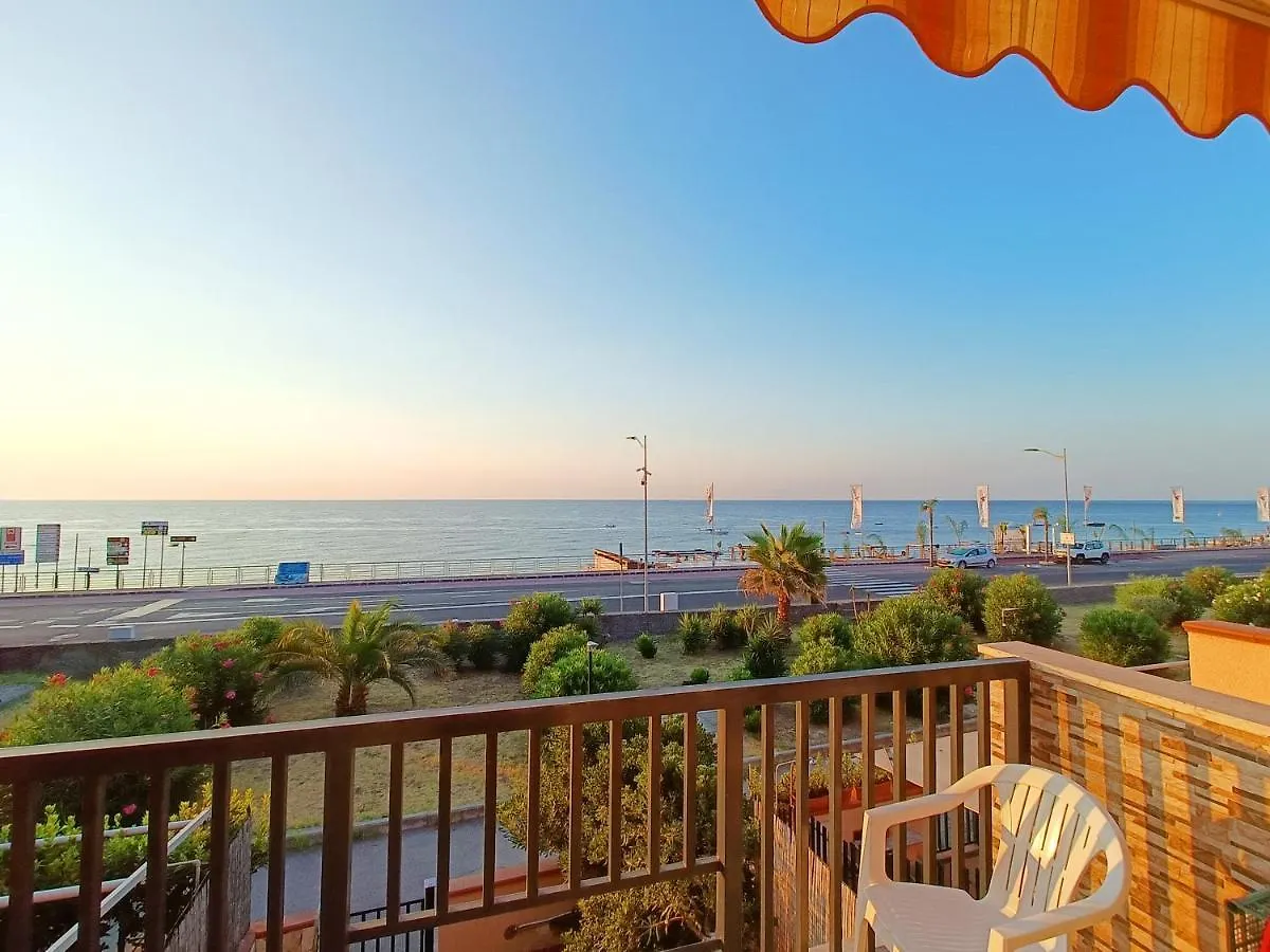 La Riva Del Mare Apartment Santa Teresa Di Riva Italy